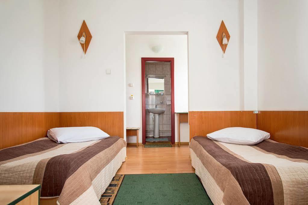 Hotel Beta Cluj-Napoca Buitenkant foto